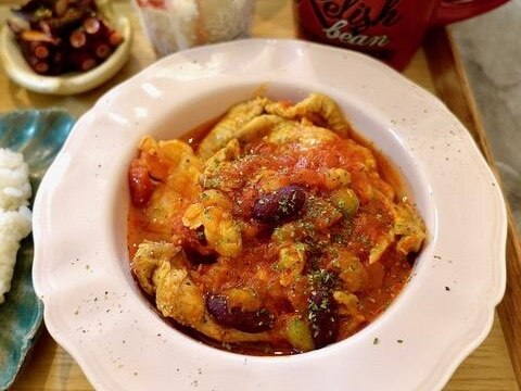 ほろほろ食感!鶏もも肉のトマトハイボール煮込み